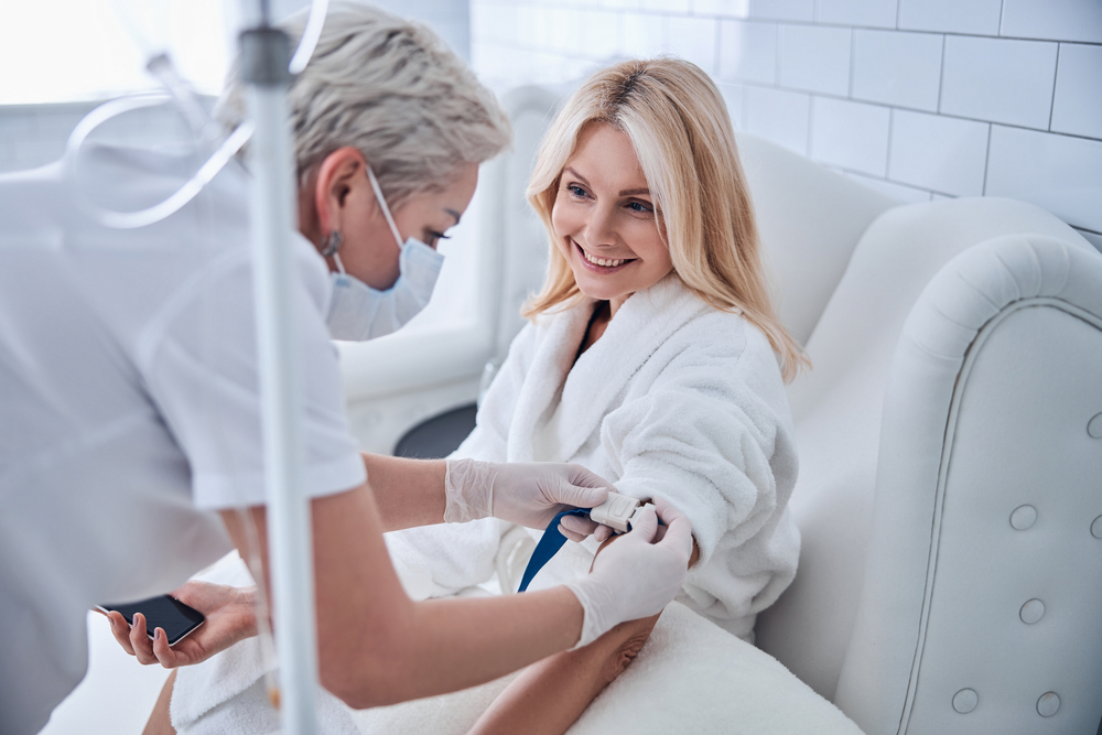 Benefits of EBOO Treatment 17 Patient receiving intravenous ozone therapy in a medical office